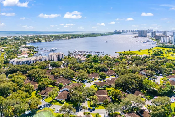 $895,000 | 11340 Briarwood Place, North Palm Beach, FL 33408