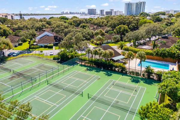 $895,000 | 11340 Briarwood Place, North Palm Beach, FL 33408