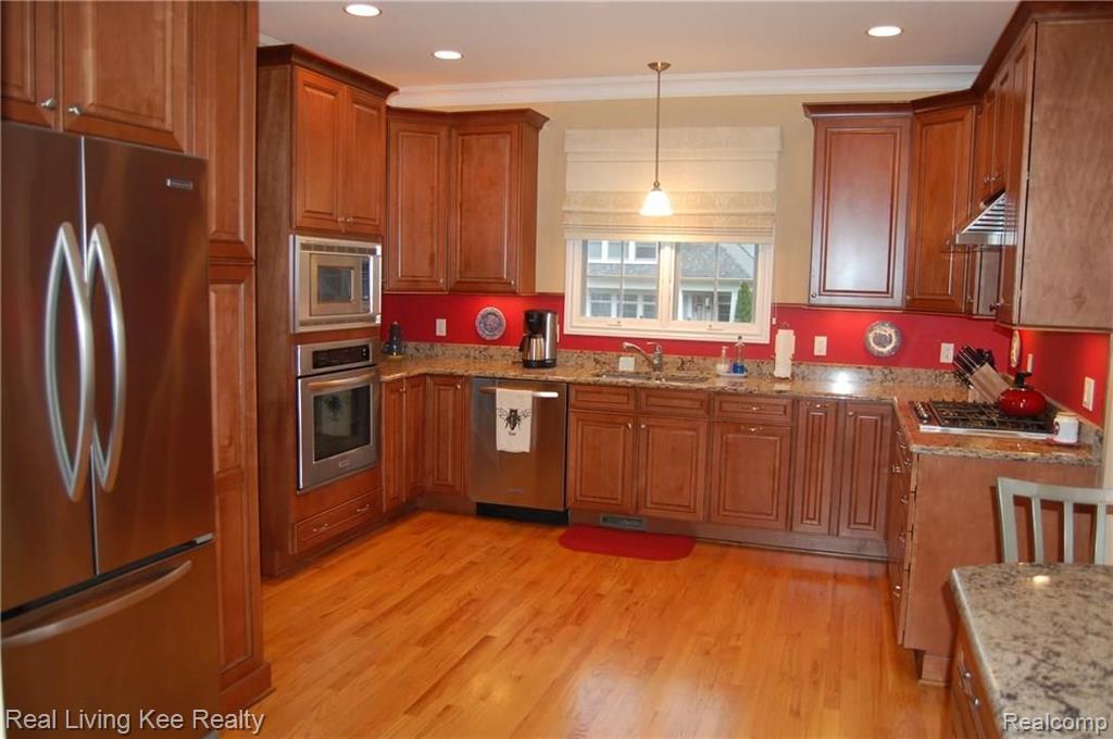 305 Taylor Avenue Rochester, MI 48307 - Photo 10 of 54