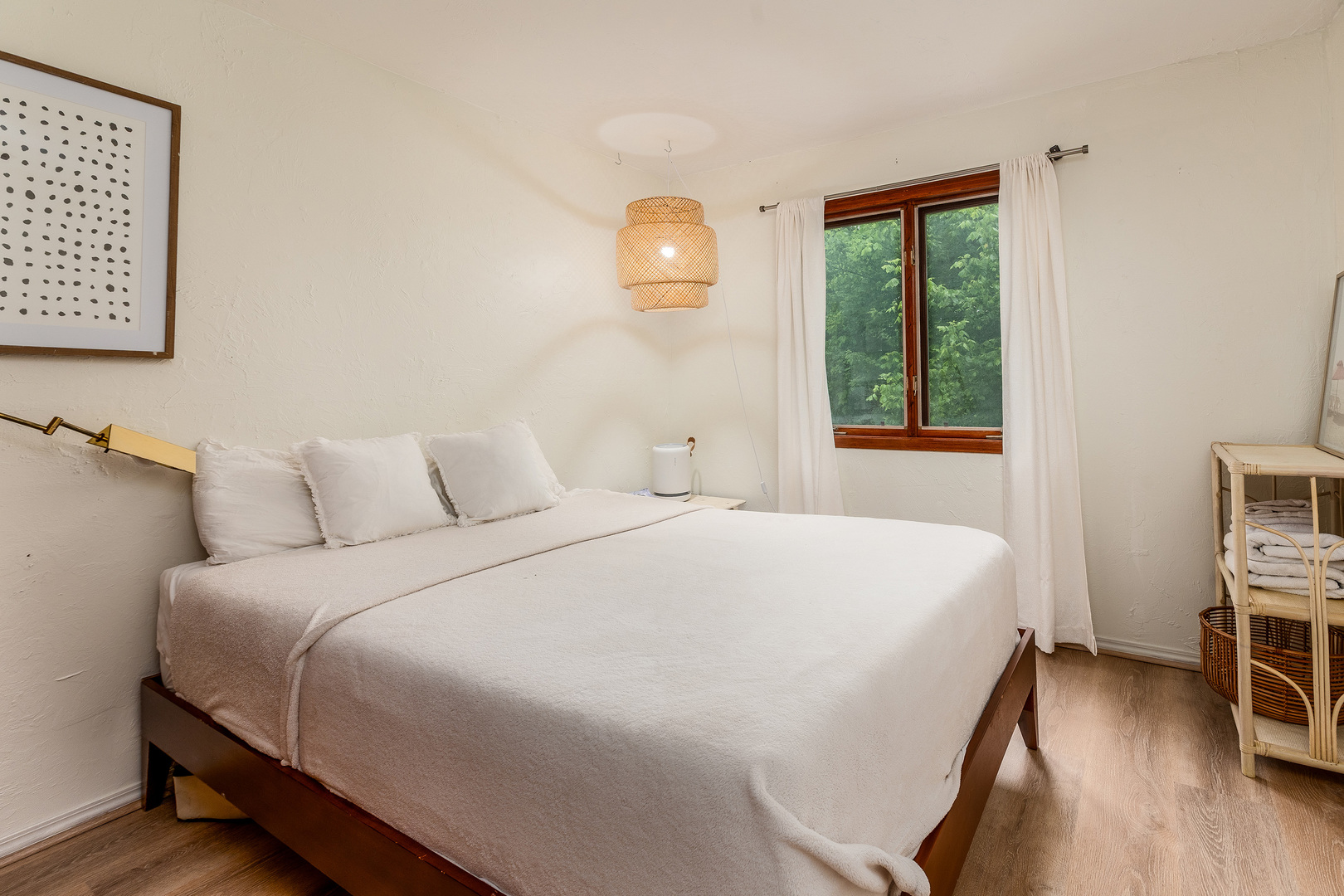 183 Heritage Road Carbondale, IL 62903 - Photo 30 of 44 a bedroom with a bed and a window