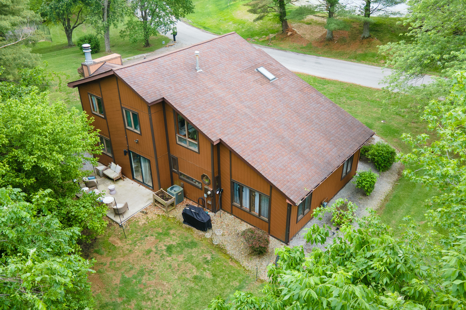 183 Heritage Road Carbondale, IL 62903 - Photo 42 of 44 an aerial view of residential house with yard and trees in the background