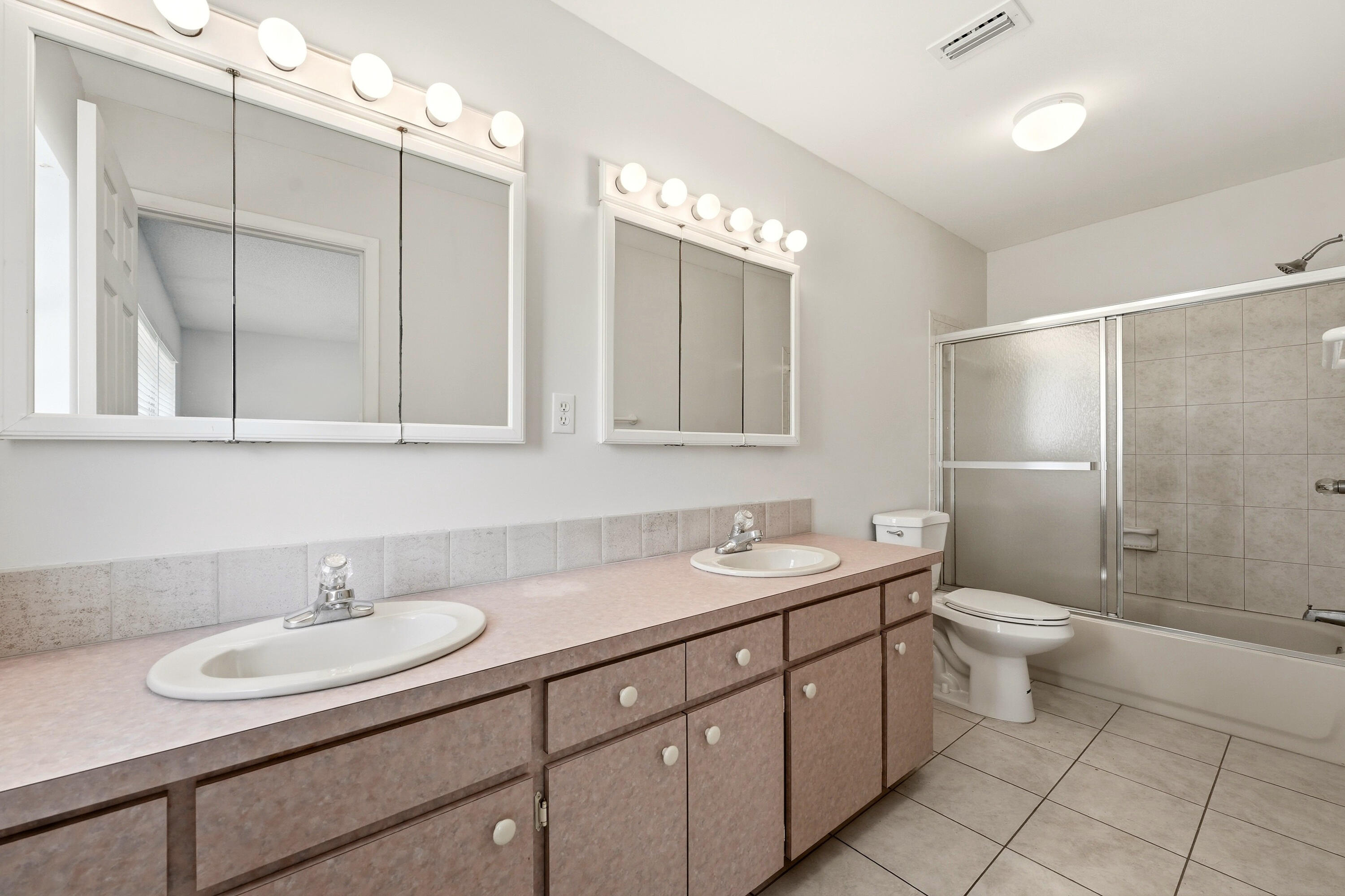 12765 Roseland Road Sebastian, FL 32958 - Photo 80 of 93 Guest House Primary Bath