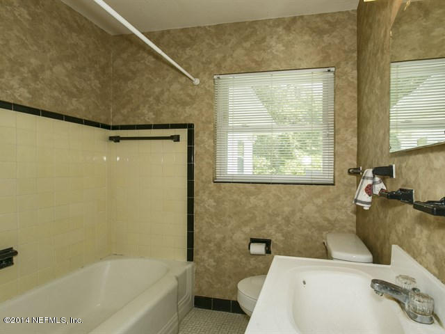 719 Nightingale Road Jacksonville, FL 32216 - Photo 10 of 12 010_Bathroom
