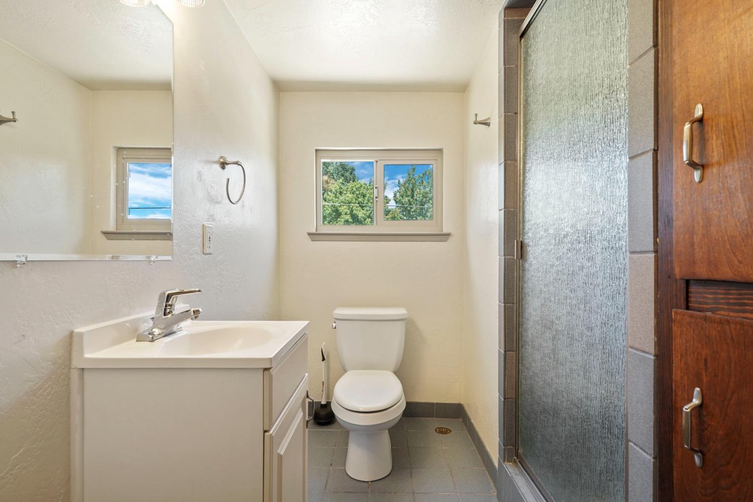 4831 Hibiscus Road Stockton, CA 95212 - Photo 27 of 38 Upstairs Bath