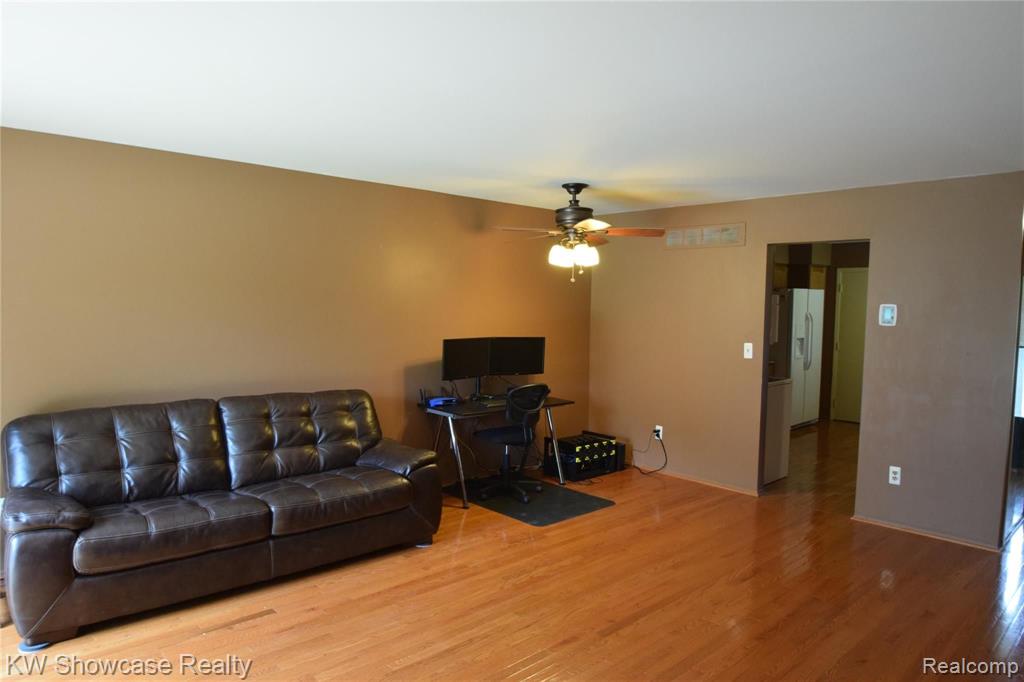 563 Tennyson Rochester Hills, MI 48307 - Photo 18 of 36