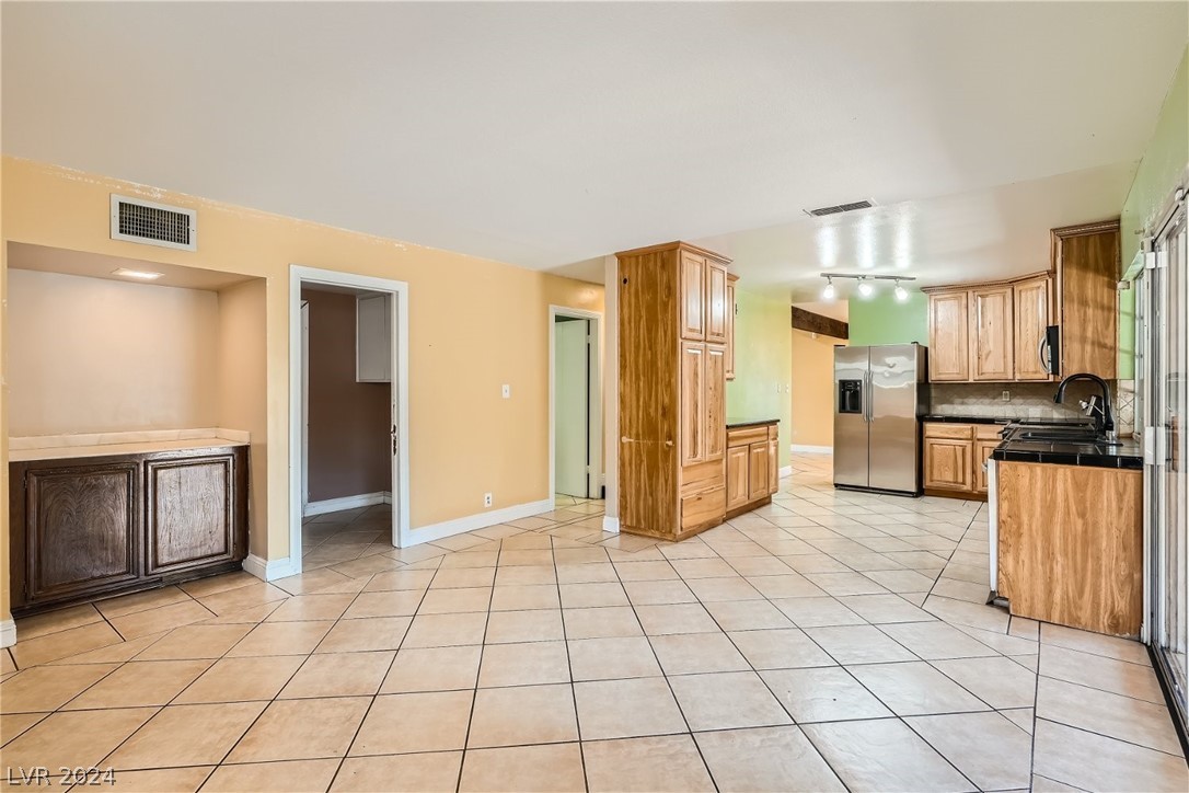 4730 Woodridge Road Las Vegas, NV 89121 - Photo 11 of 27 Gallery Image 11