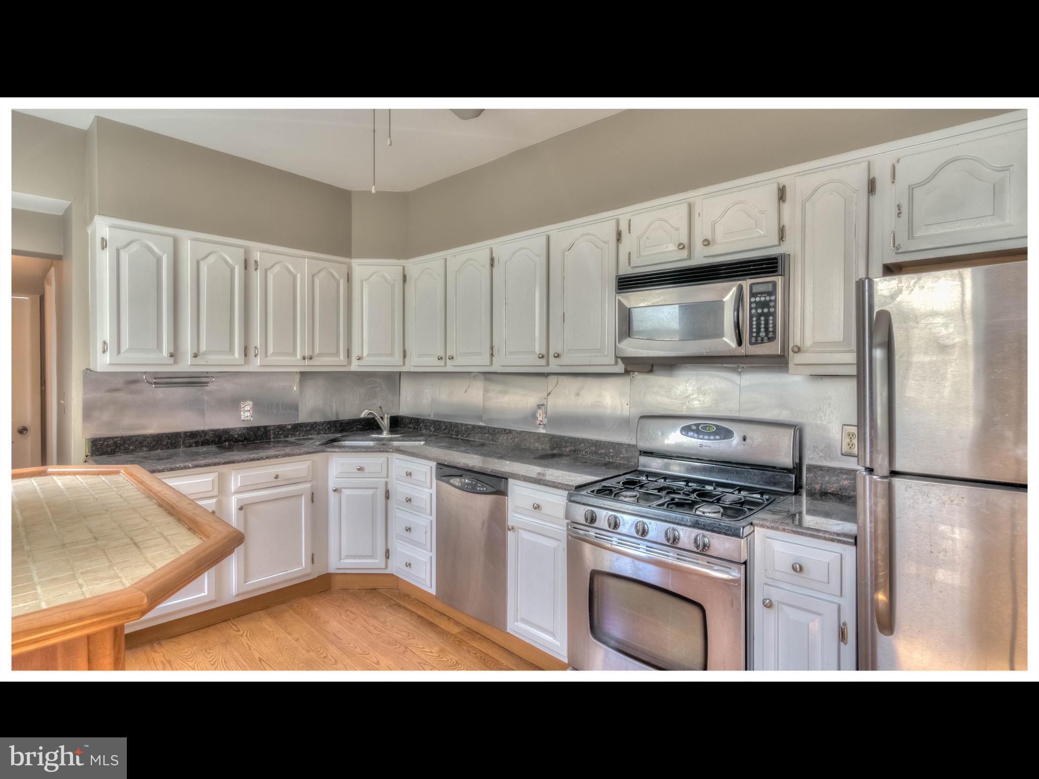 1508 Riverside Avenue Baltimore, MD 21230 - Photo 10 of 37