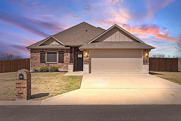 $299,900 | 414 Mesa, Lone Oak, TX 75453