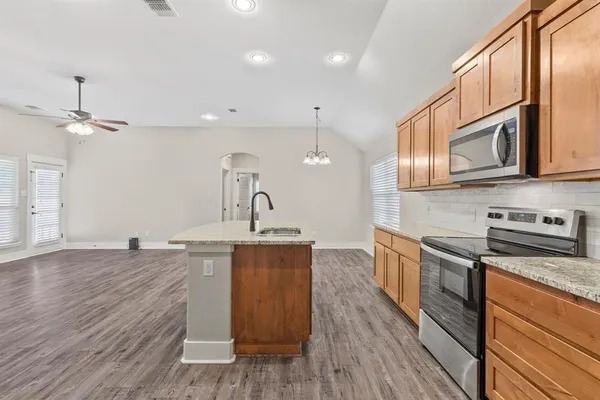 $299,900 | 414 Mesa, Lone Oak, TX 75453