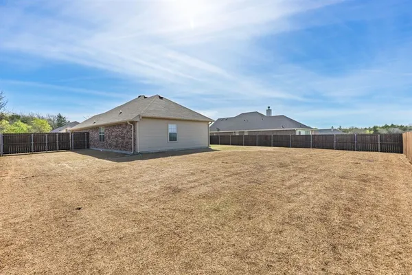 $299,900 | 414 Mesa, Lone Oak, TX 75453