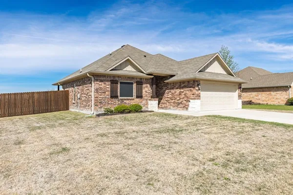 $299,900 | 414 Mesa, Lone Oak, TX 75453
