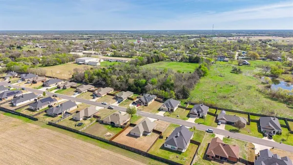 $299,900 | 414 Mesa, Lone Oak, TX 75453