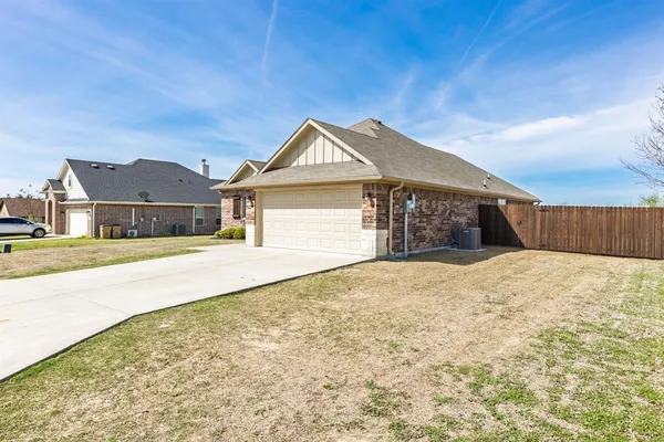 $299,900 | 414 Mesa, Lone Oak, TX 75453
