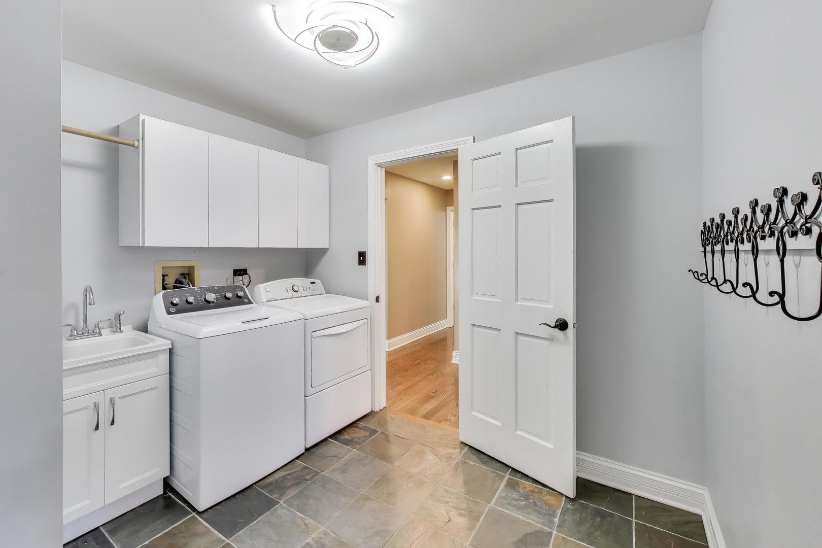 2103 Primrose Lane Naperville, IL 60565 - Photo 15 of 40 a room with a washer and dryer