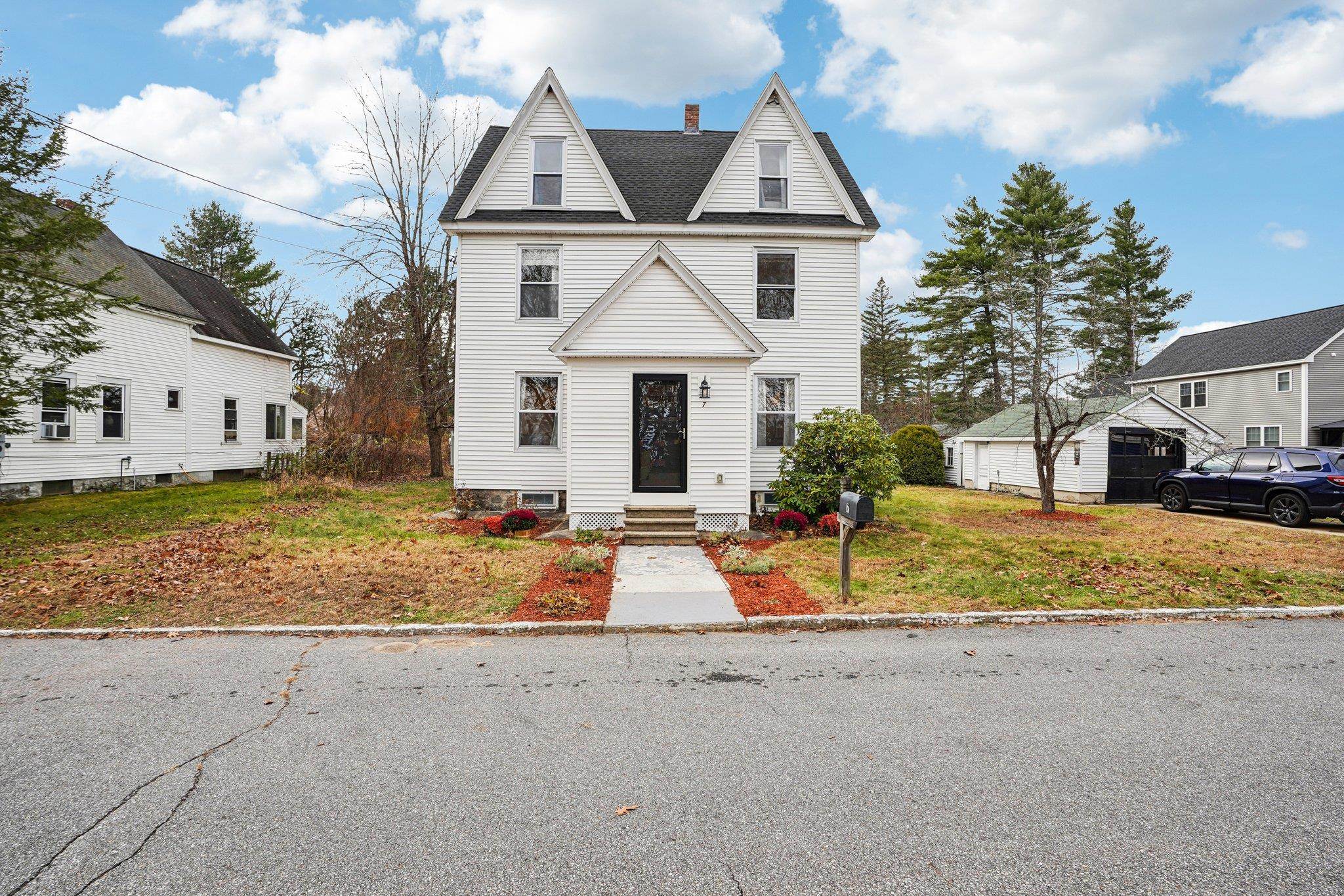 7 Hadley Road Merrimack, NH 03054 - Photo 4 of 39 Gallery Image 4