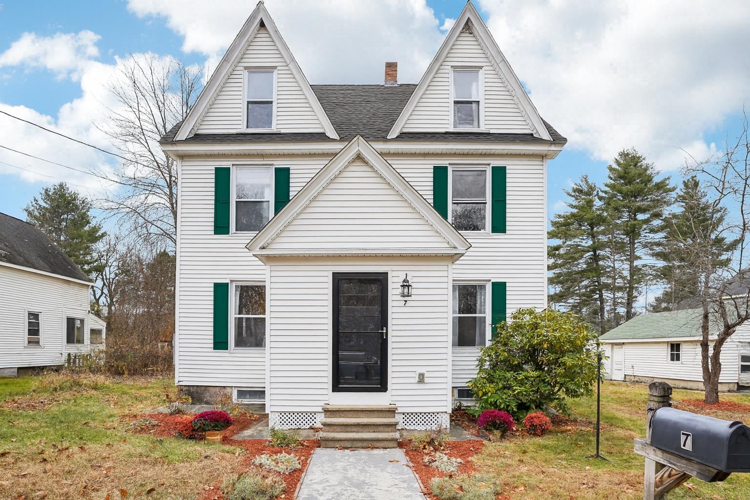 7 Hadley Road Merrimack, NH 03054 - Photo 5 of 39 Gallery Image 5