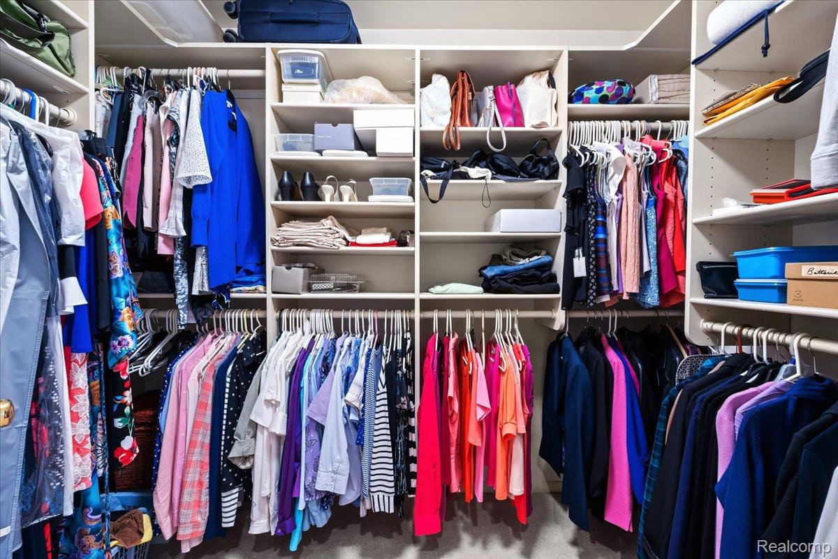 5375 Prentis Road Waterford, MI 48327 - Photo 17 of 52 generously sized walk-in closet in master