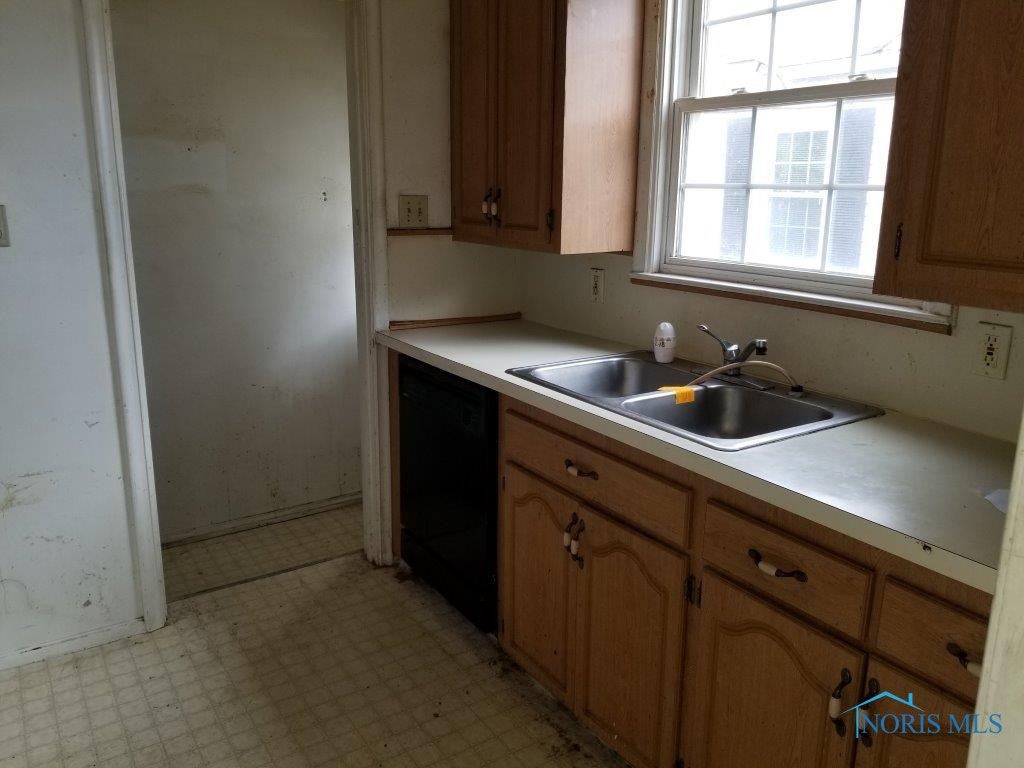 742 Alvison Road Toledo, OH 43612 - Photo 4 of 13 Gallery Image 4