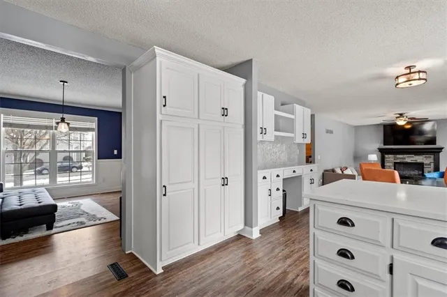 $425,000 | 21403 West 54th Terrace, Shawnee, KS 66218