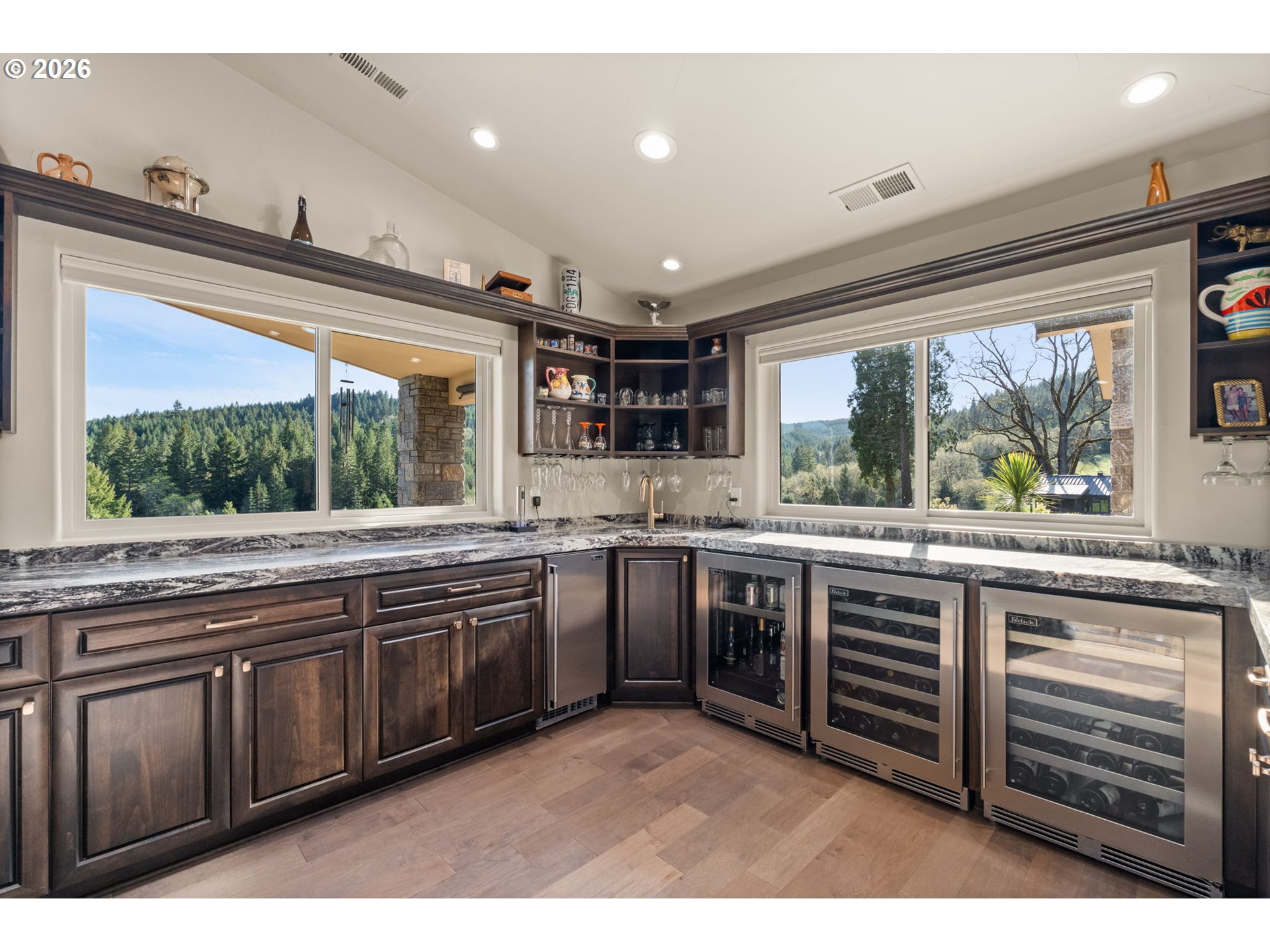 5996 Hayhurst Road Yoncalla, OR 97499 - Photo 15 of 48 Wet Bar