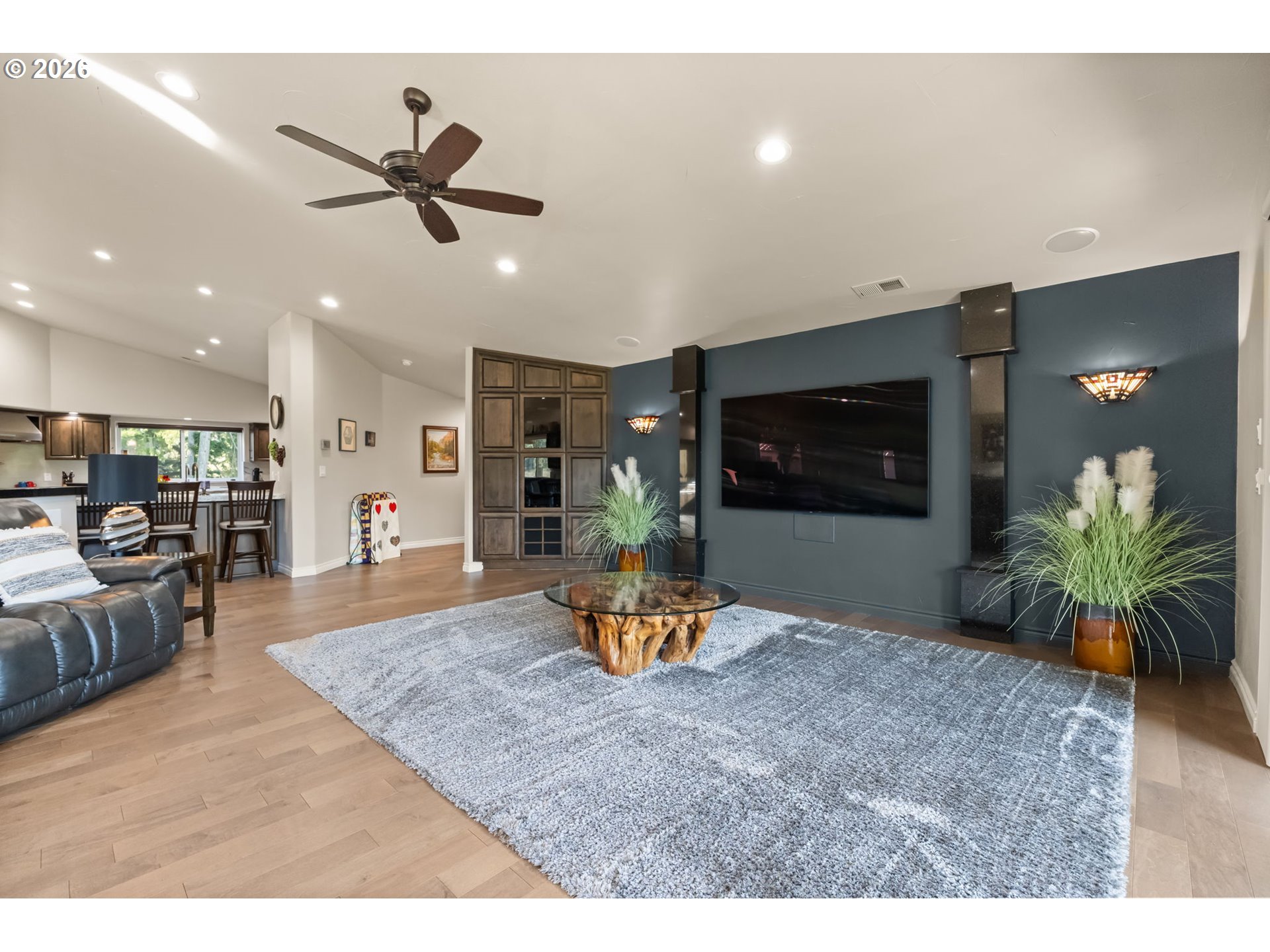 5996 Hayhurst Road Yoncalla, OR 97499 - Photo 18 of 48 Living Room