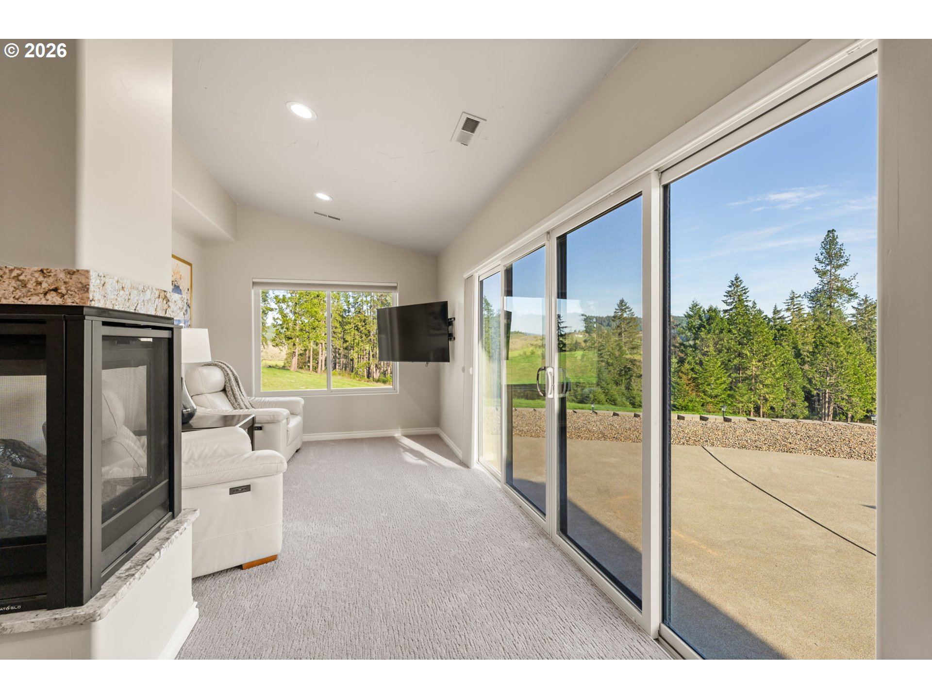 5996 Hayhurst Road Yoncalla, OR 97499 - Photo 21 of 48 Primary Bedroom
