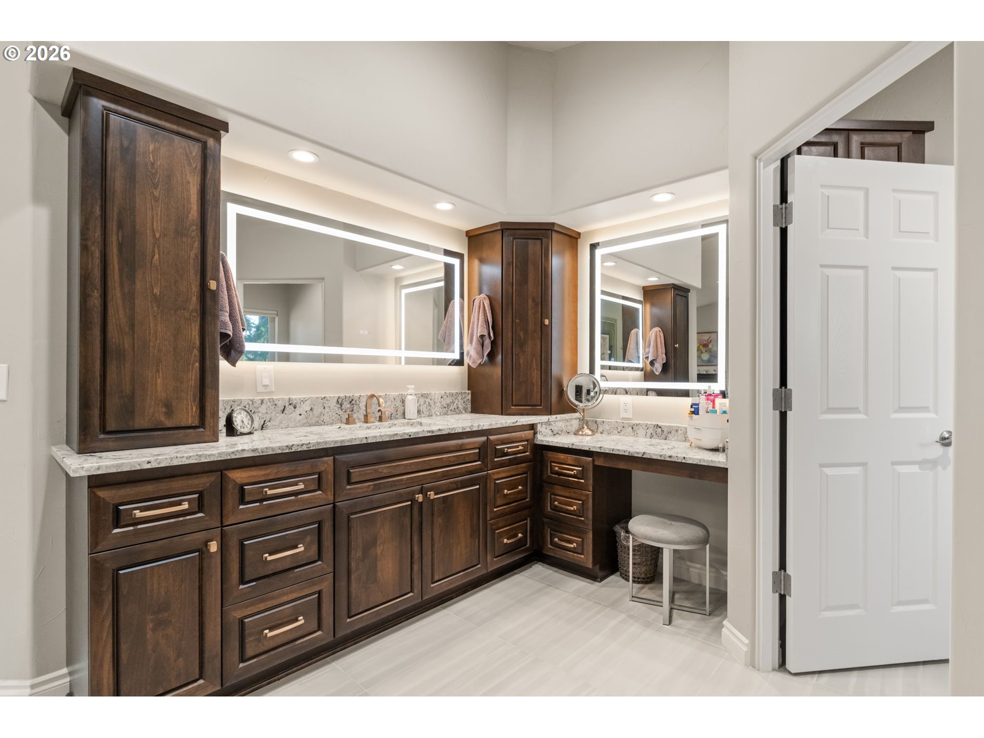 5996 Hayhurst Road Yoncalla, OR 97499 - Photo 25 of 48 Primary Bedroom