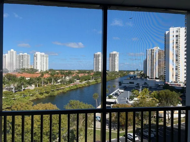 $1,850 | 3475 North Country Club Drive, Unit 817, Aventura, FL 33180