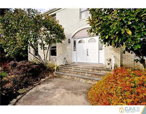 190 Friendship Road Cranbury, NJ 08512 - Photo 4 of 24 a view of a house with a backyard