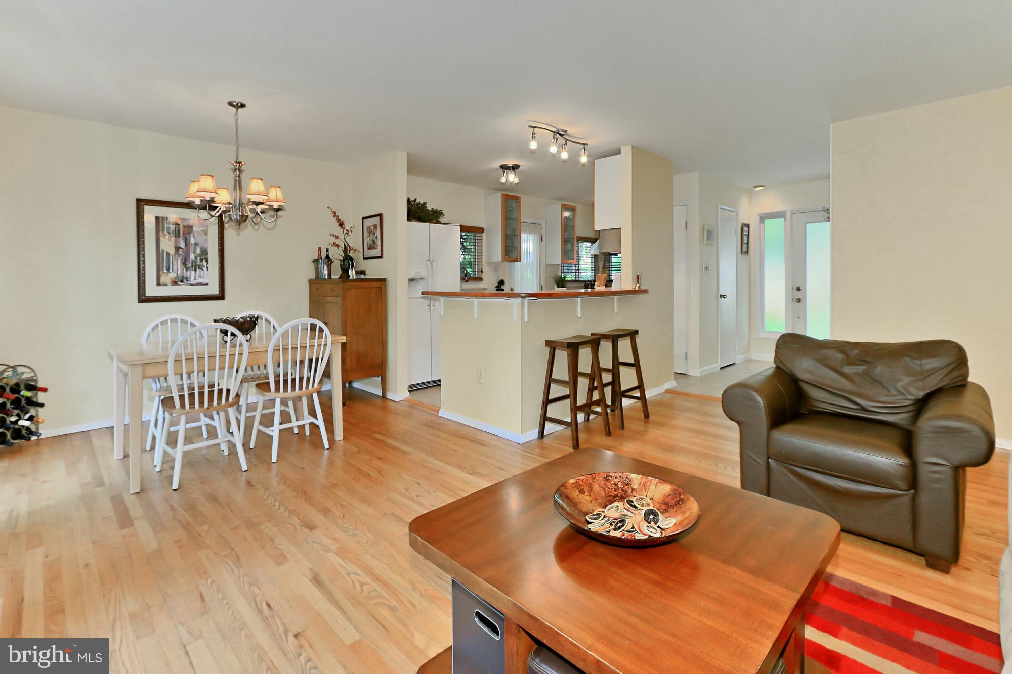 6337 Camilla Street Springfield, VA 22152 - Photo 7 of 30 Living Room/Dining Room
