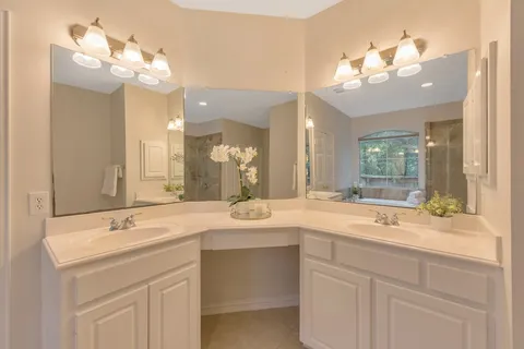 $635,000 | 135 South Bluff Creek Circle, The Woodlands, TX 77382