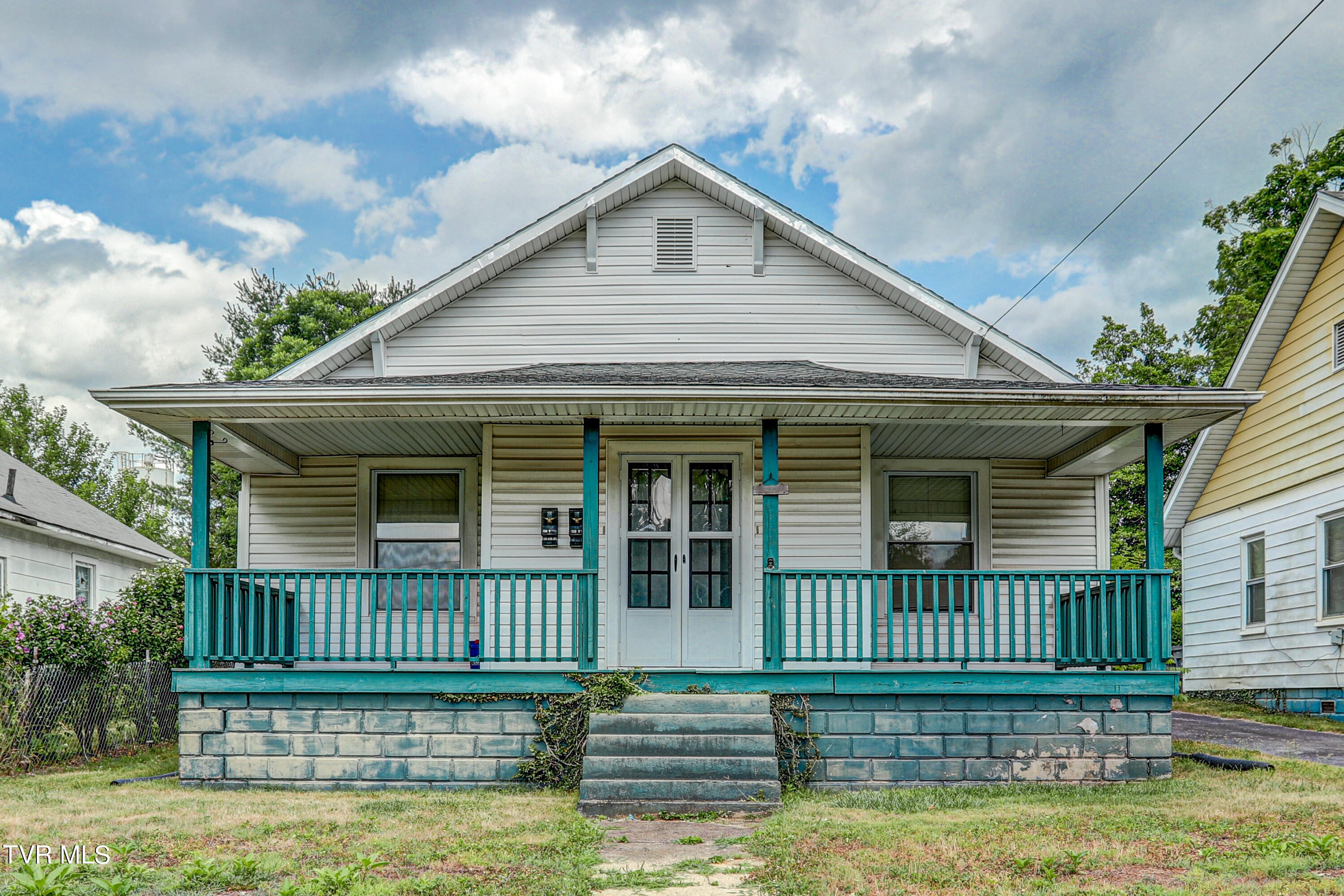 623 5th Street Bristol, TN 37620 - Photo 1 of 13 623 5th street front pic