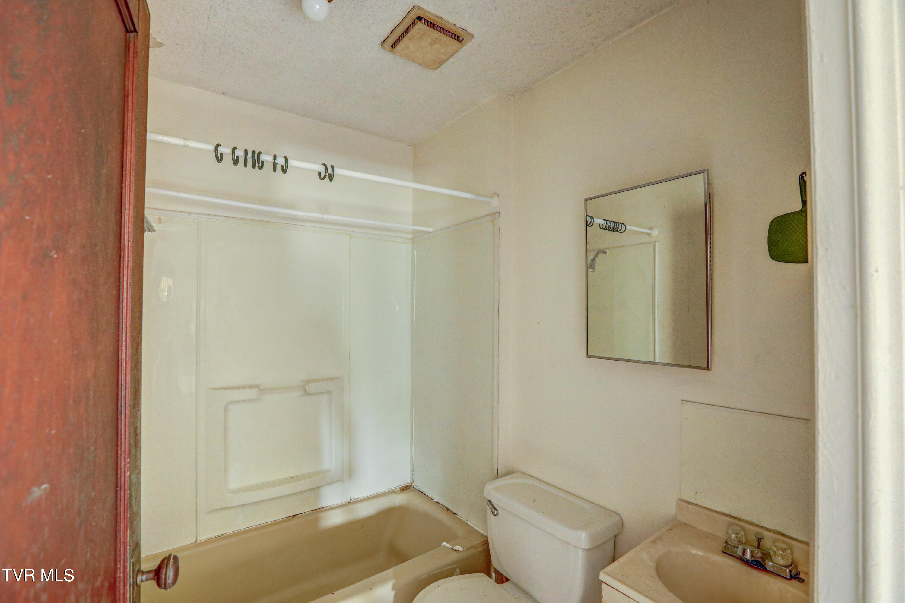623 5th Street Bristol, TN 37620 - Photo 7 of 13 623 5th st. Bristol bath 2