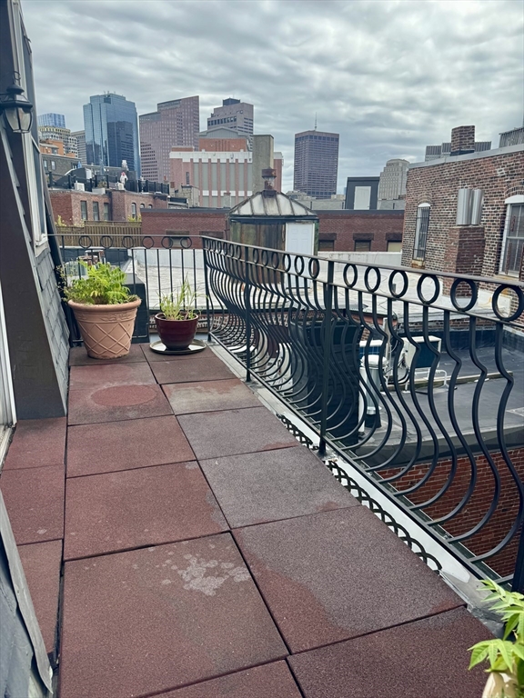 290 North Street, Unit 4 Boston, MA 02113 - Photo 17 of 28 a view of a balcony with city view