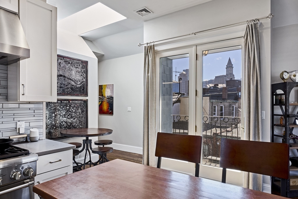 290 North Street, Unit 4 Boston, MA 02113 - Photo 2 of 28 a living room with furniture and a window