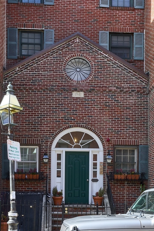 290 North Street, Unit 4 Boston, MA 02113 - Photo 28 of 28 a front view of a house with yard