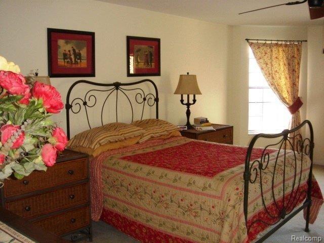 1692 Lodge Pole Lane, Unit 220 Rochester, MI 48309 - Photo 14 of 25 Master Bedroom