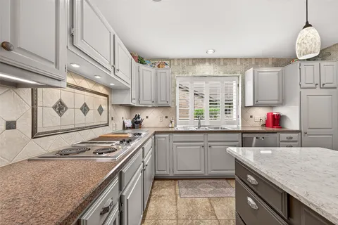 $569,000 | 303 Longview Drive, Sugar Land, TX 77478