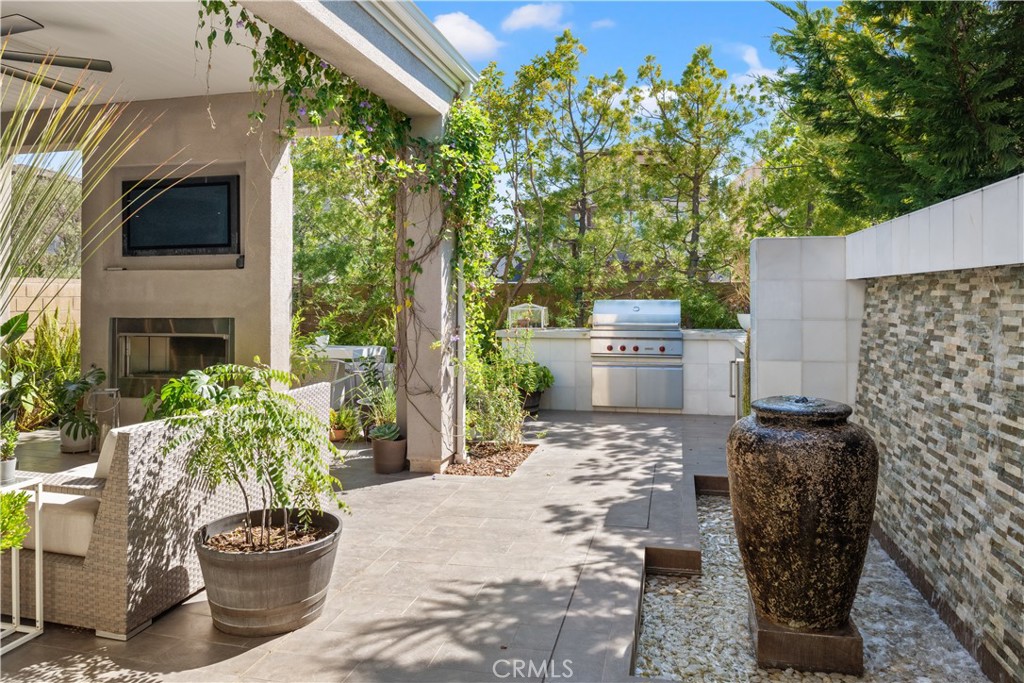 129 Spiral Irvine, CA 92618 - Photo 15 of 34