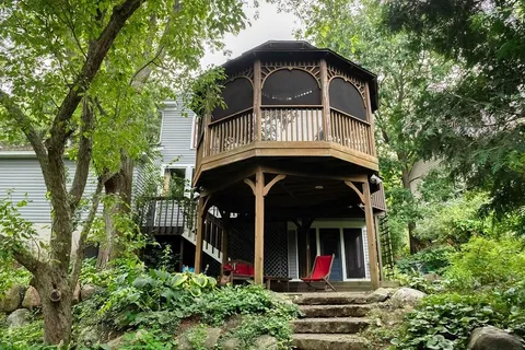 $950,000 | 725 Oneida Place, Madison, WI 53711