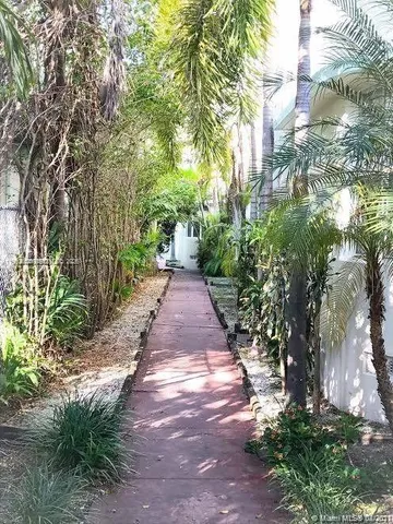 $1,650 | 1020 Euclid Avenue, Unit 6, Miami Beach, FL 33139