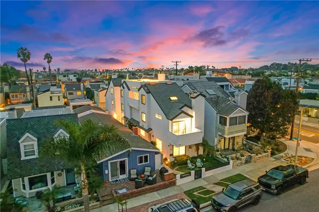 $2,675,000 | 423 18th Street, Huntington Beach, CA 92648