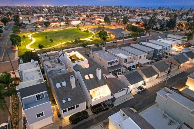 $2,675,000 | 423 18th Street, Huntington Beach, CA 92648