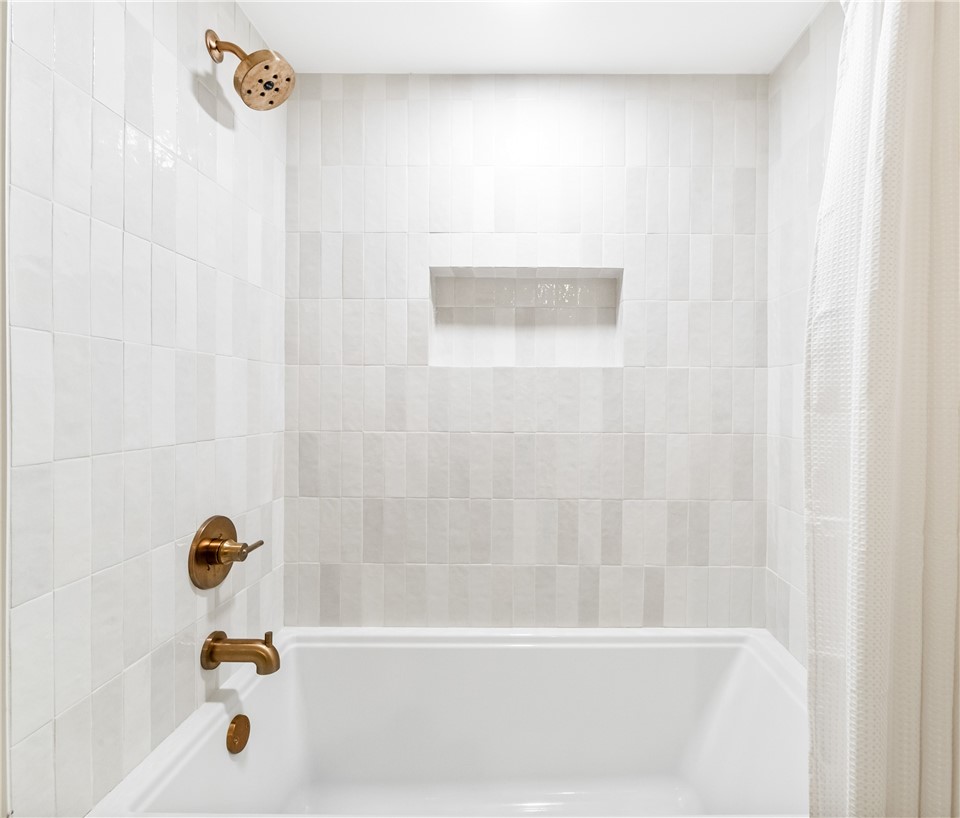 423 18th Street Huntington Beach, CA 92648 - Photo 32 of 67 a bathroom with a bathtub