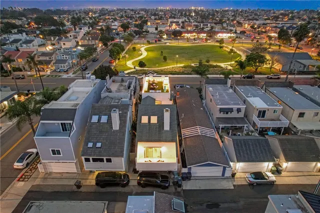 $2,675,000 | 423 18th Street, Huntington Beach, CA 92648