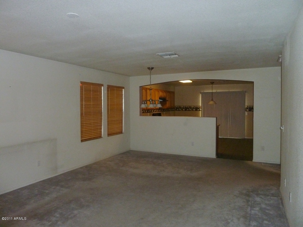 2420 West Roeser Road Phoenix, AZ 85041 - Photo 4 of 27 P1000834