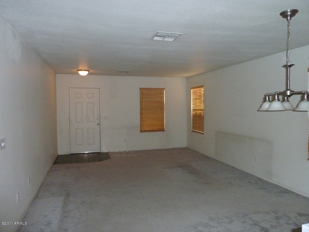 2420 West Roeser Road Phoenix, AZ 85041 - Photo 5 of 27 P1000835
