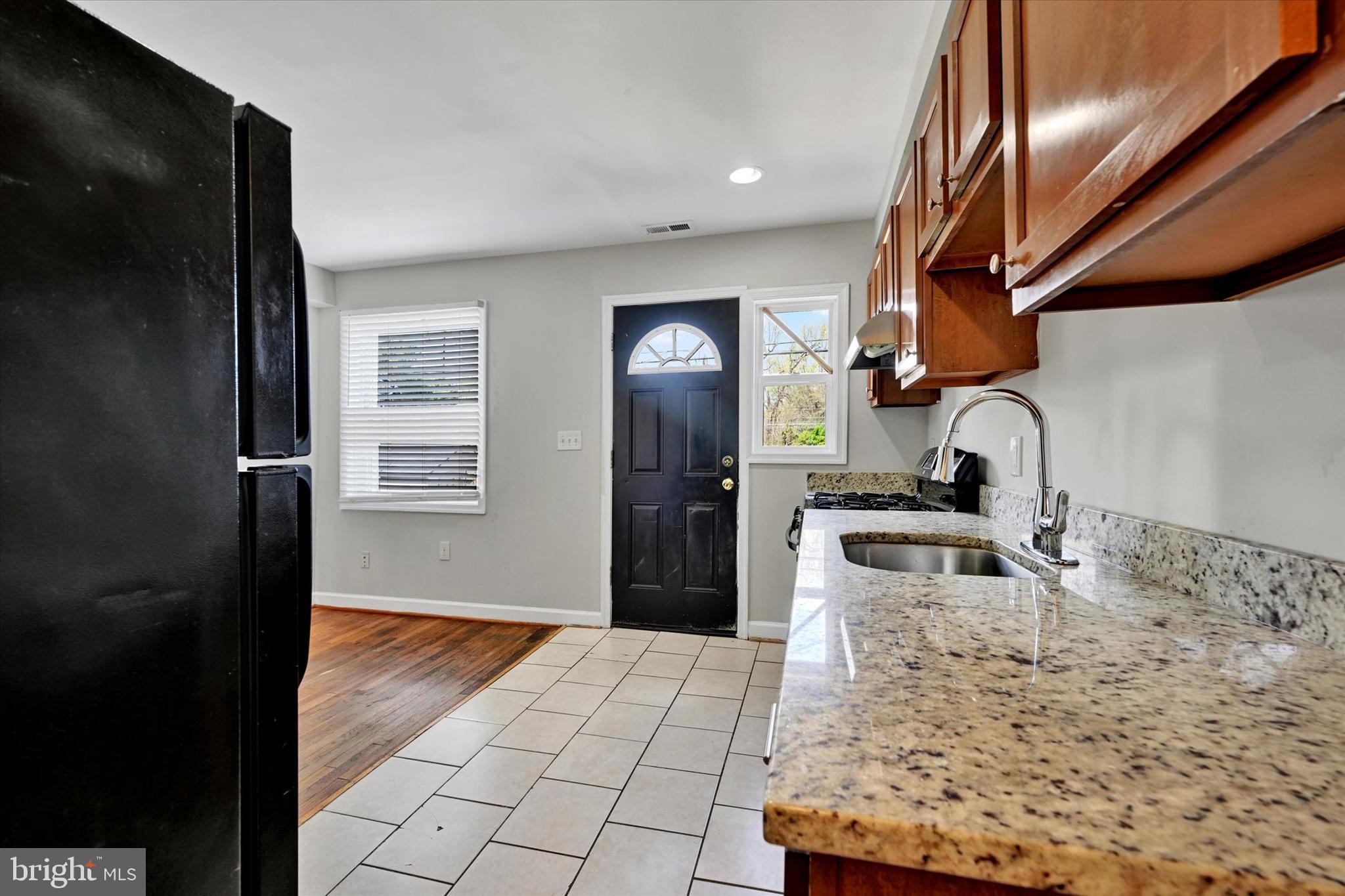 956 Middlesex Road Essex, MD 21221 - Photo 10 of 19