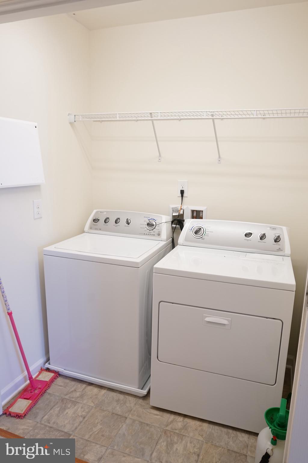 2261 Kew Gardens Drive, Unit 186 Woodbridge, VA 22191 - Photo 21 of 32 a utility room with dryer and washer