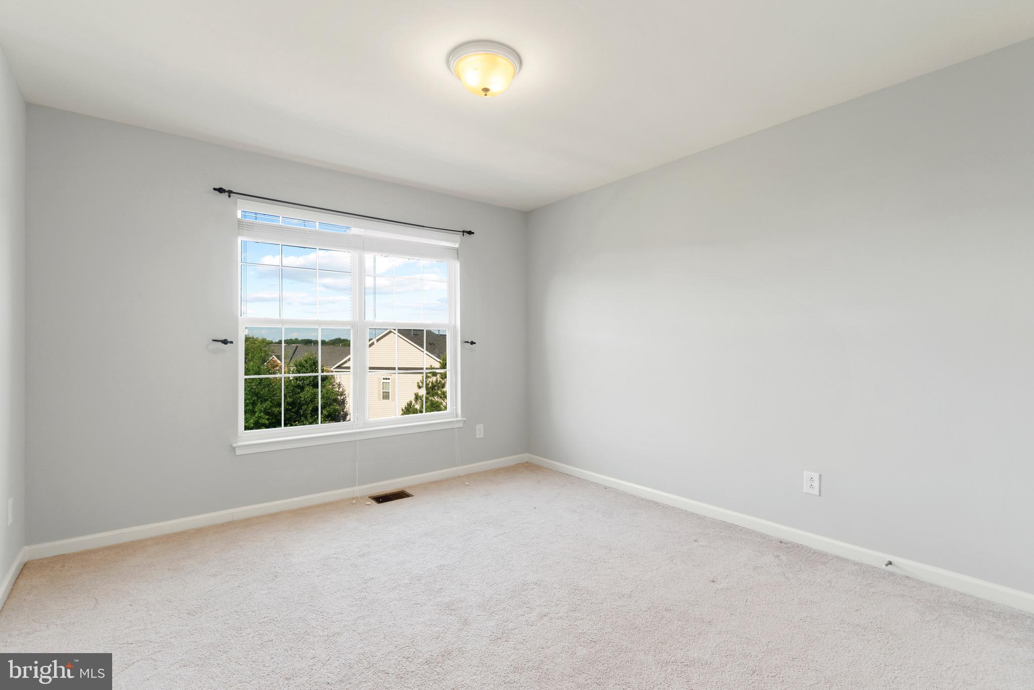 2261 Kew Gardens Drive, Unit 186 Woodbridge, VA 22191 - Photo 23 of 32 an empty room with a window